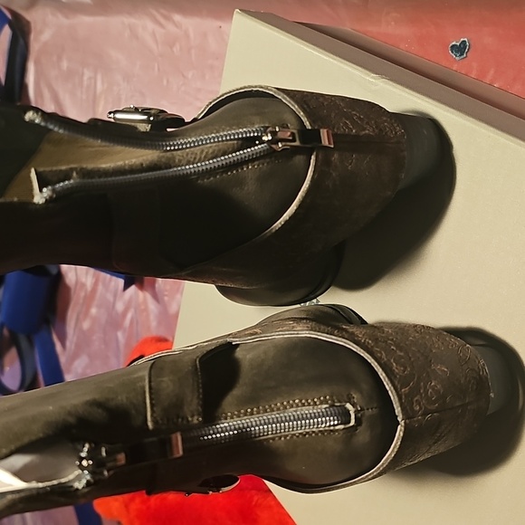 Brand New Antelope leather booties...size 38 - Picture 4 of 10